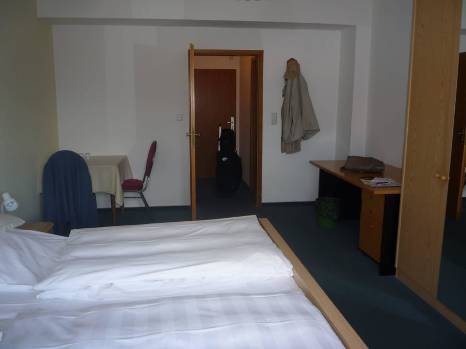 Blick zum Eingang Hotel Reuterhof