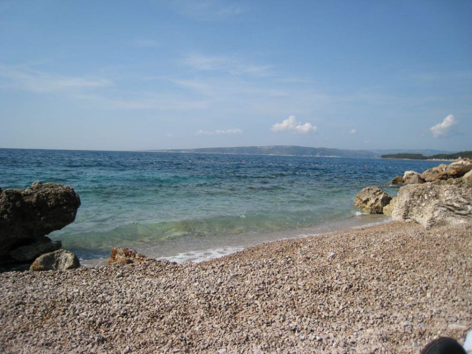 Kiesstrand am Hotel Sunny Krk by Valamar