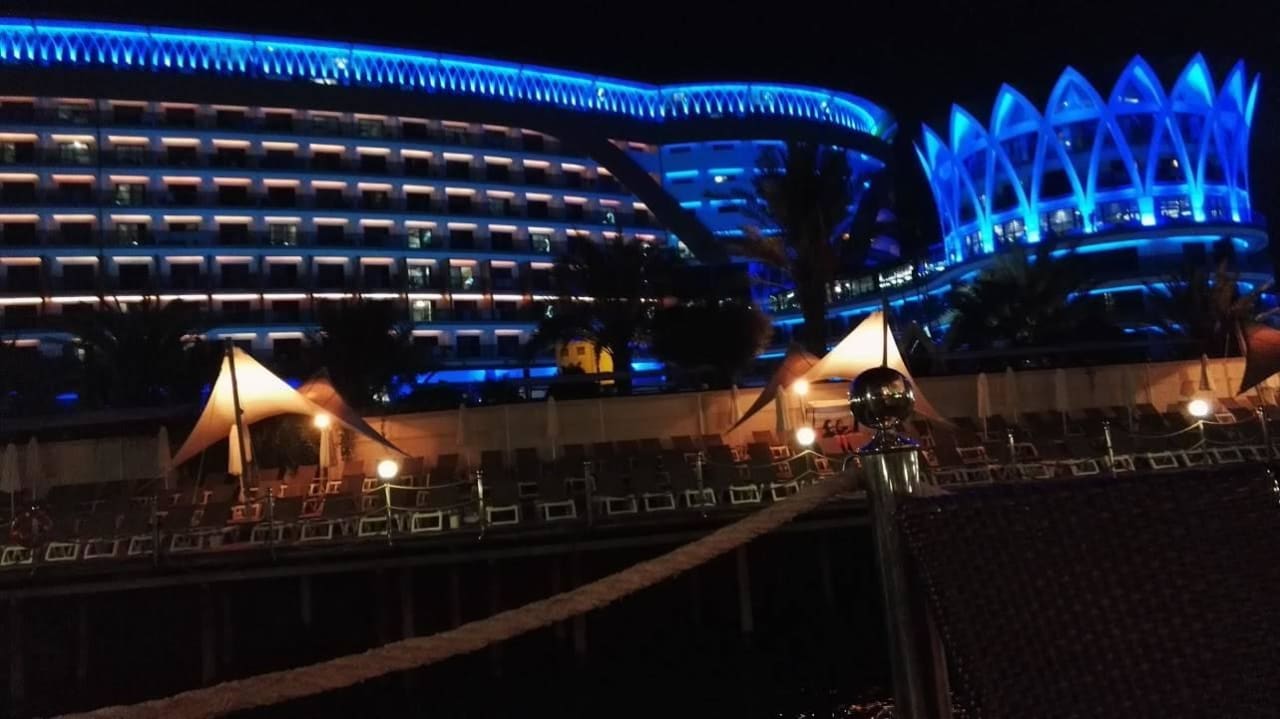 Ausblick vom Steg bei Nacht Granada Luxury Okurcalar