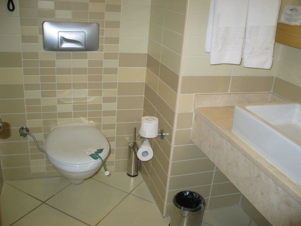 Bad Sherwood Exclusive Lara