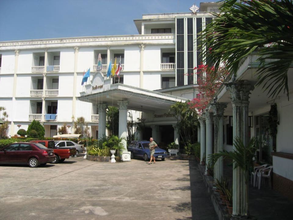 Eingangsansicht Hotel Romeo Palace