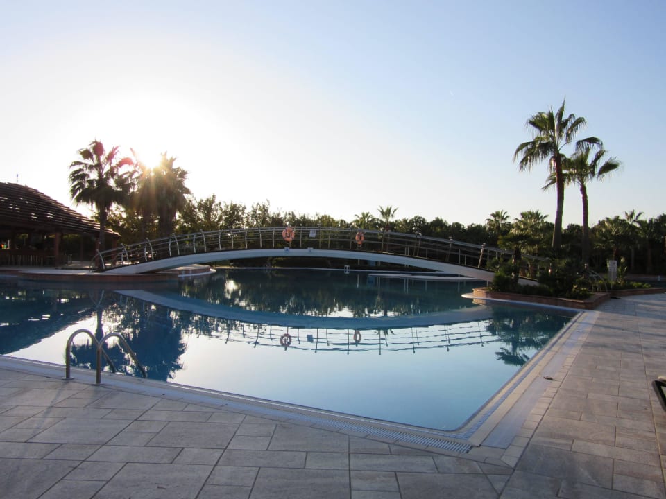 Schwimmbecken aussen Lara Barut Collection