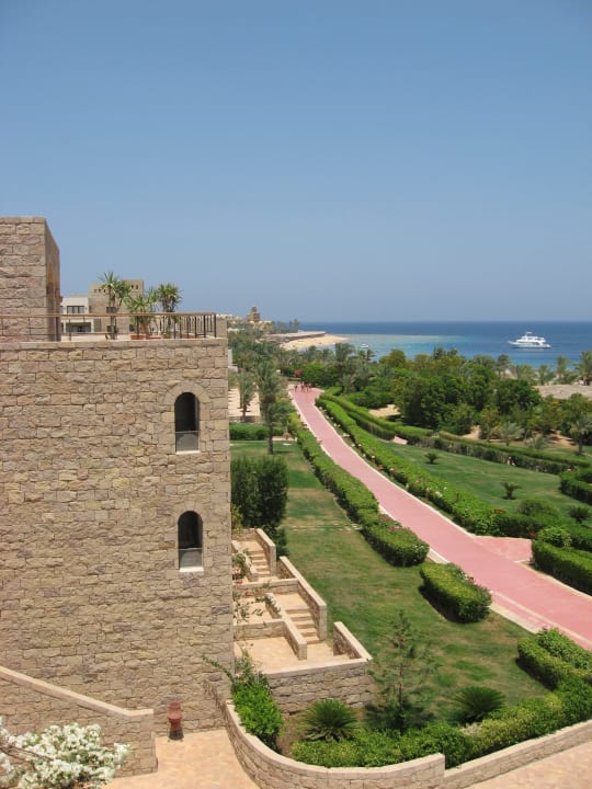 Schöne Außenanlage und Wege Fort Arabesque Resort, Spa & Villas