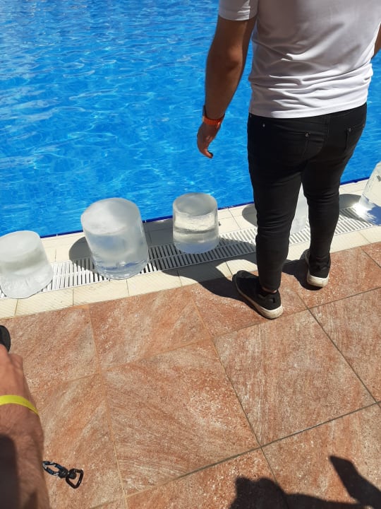 Pool Side Prenses Resort & Spa