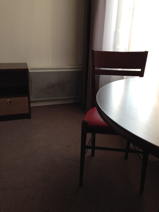Schmutziger Heizkörper Appart'city Clichy Hotel