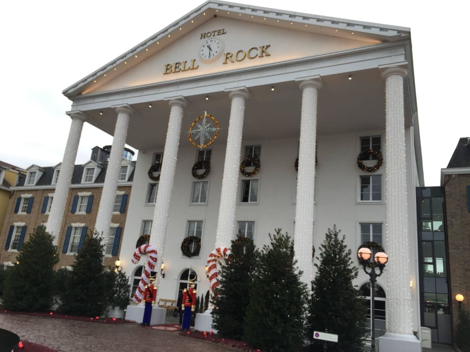 Bell mit Weihnachtsdeko Hotel Bell Rock Europa-Park