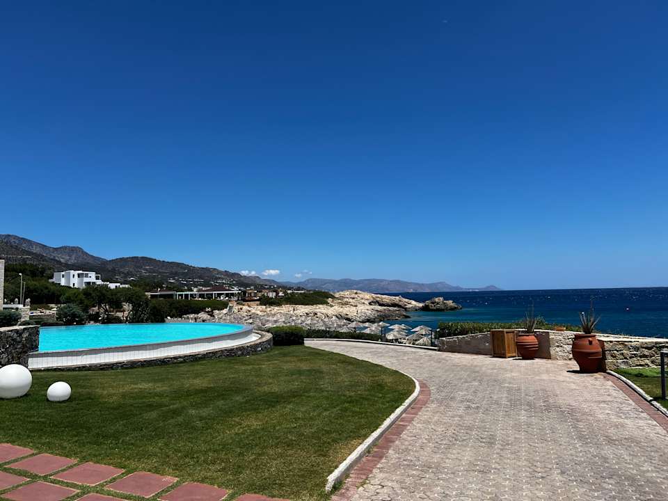 Gartenanlage Kakkos Beach Hotel