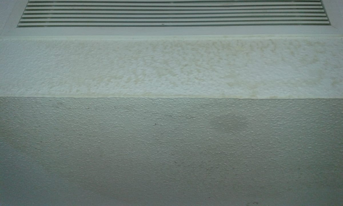 Oben Ventilator ist Flüssigkeit ausgetreten, Tapete total ve Club Jandia Princess