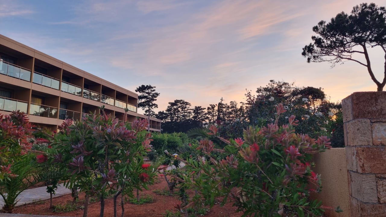 Gartenanlage Kernos Beach Hotel & Bungalows