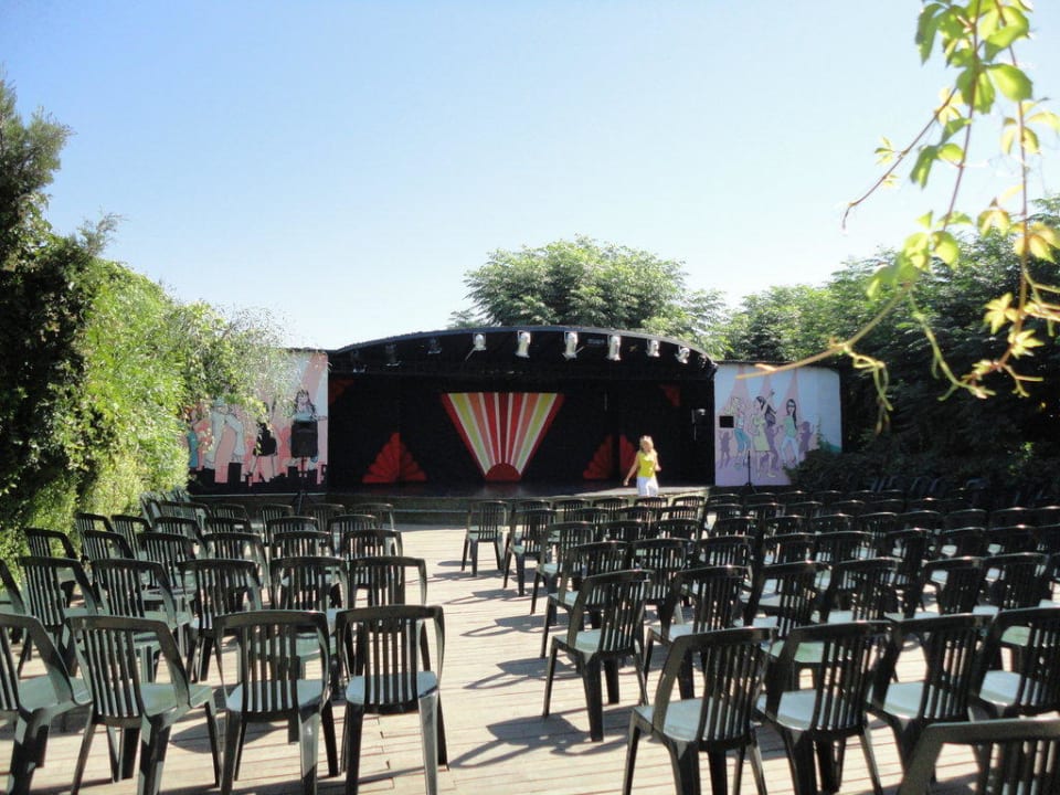 Scena Can Garden Beach