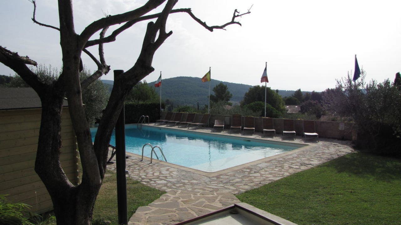 Wunderschöne Poolanlage mit herrlichem Ausblick Hotel La Vieille Bastide