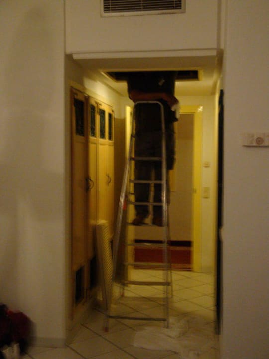 Hausmeister bei der Arbeit Hotel El Mouradi Skanes Beach