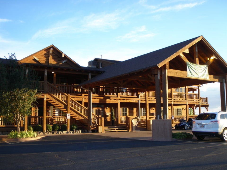 Von der Straße kommend Desert Rose Inn