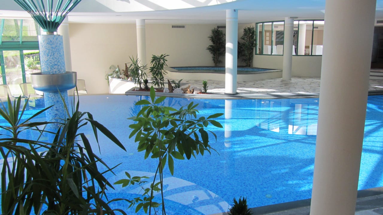 Toller überdachter Pool u. Whirlpool Alpin & Vital Hotel La Perla