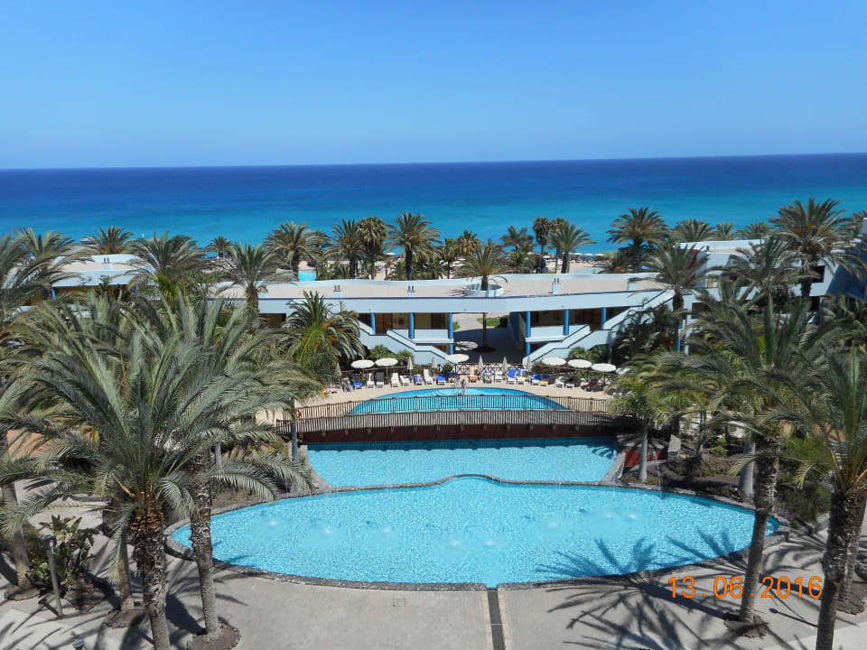 Ausblick von Lobbyterasse auf Pool und Meer R2 Pajara Beach