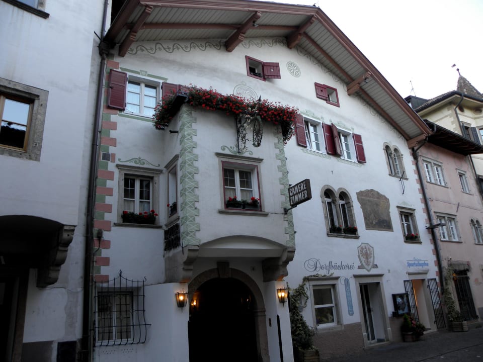 Vorderfront Frühstückspension Roter Adler