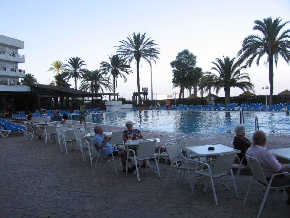 Der Pool am Abend Hotel Best Sabinal