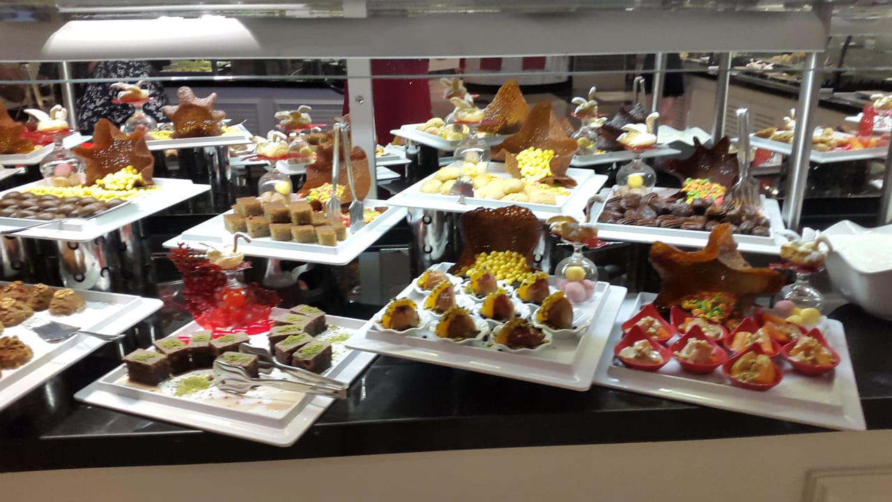 Leckere Desserts  Well Palace Side