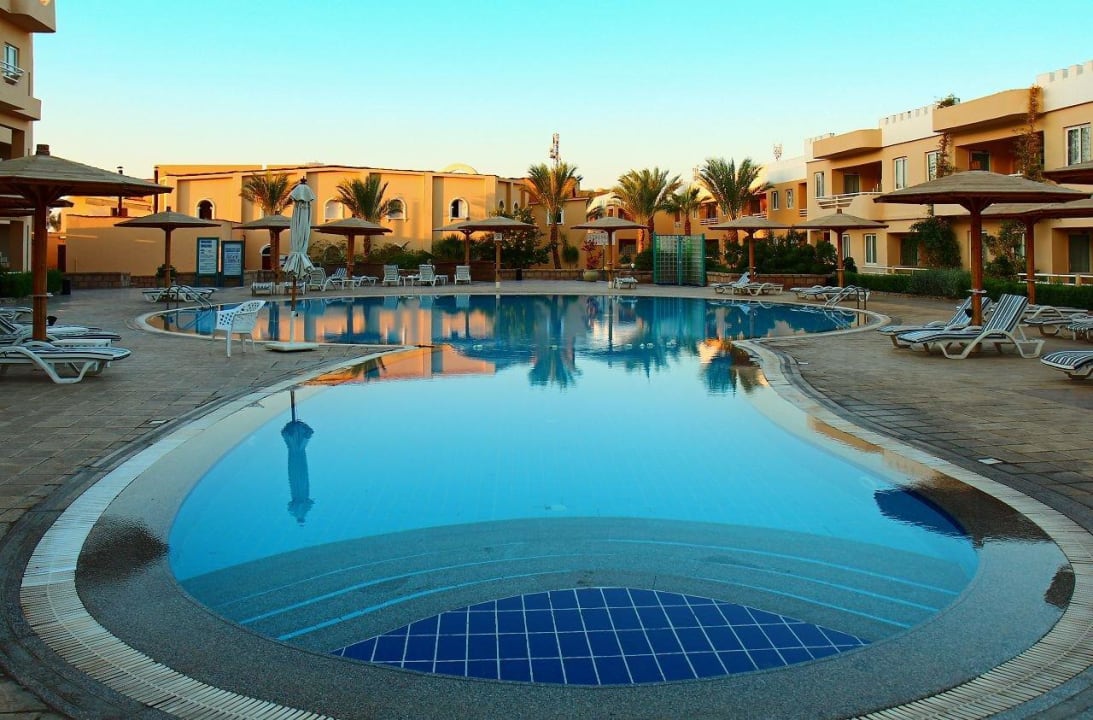 Movie Gate Golden Beach Resort