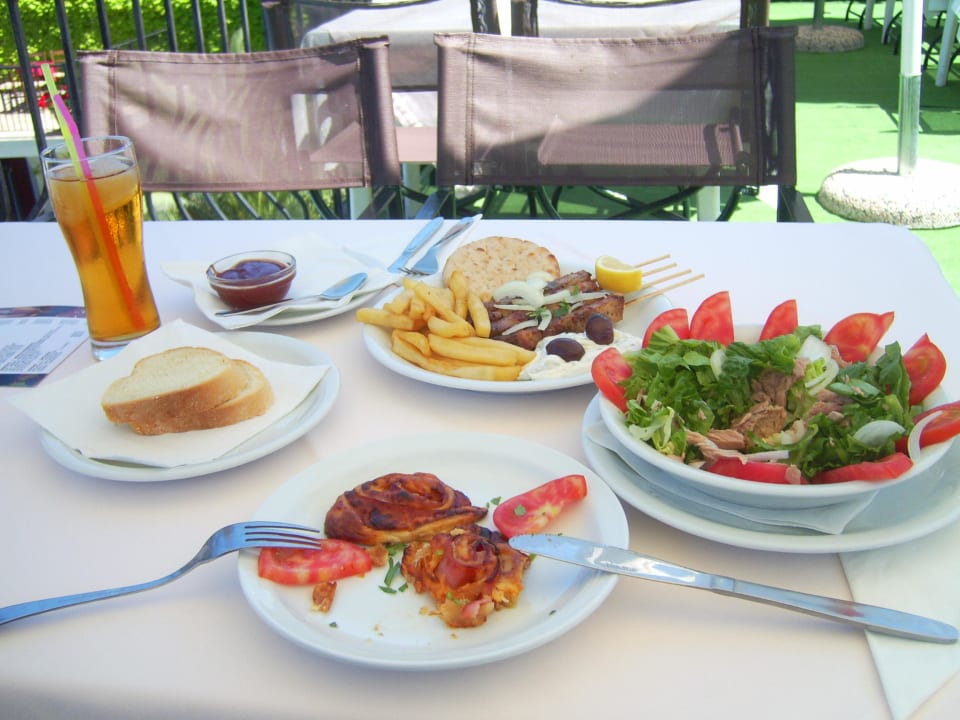 Lecker, lecker Essen - viel und abwechselungsreich Hotel Kriopigi
