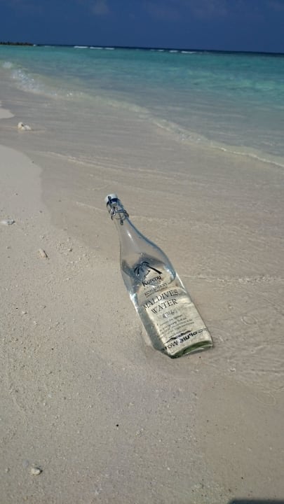 Das hauseigene Mineralwasser  Kuredu Island Resort & Spa