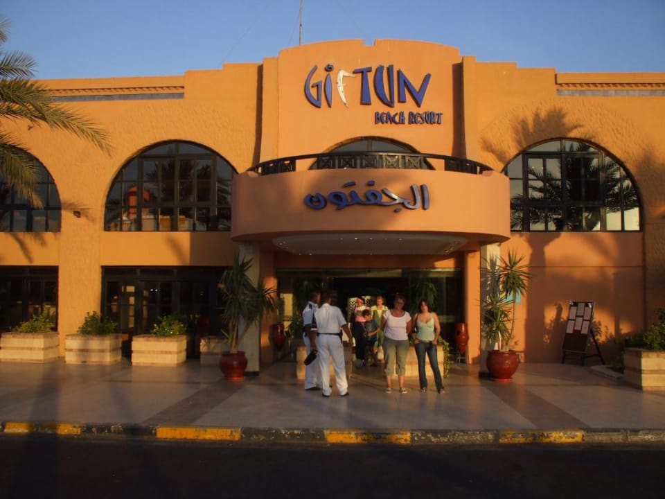 Außenansicht vom Hotel am Tag Giftun Azur Resort