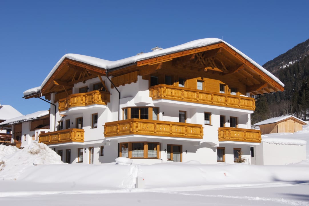 Hausfoto Winter Alpenchalet Vital