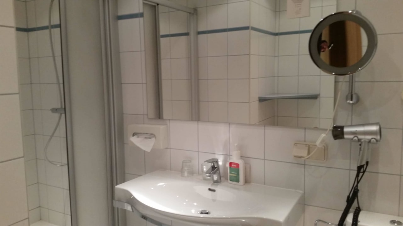 Badezimmer 3ter Stock Evident Hotel Prägant