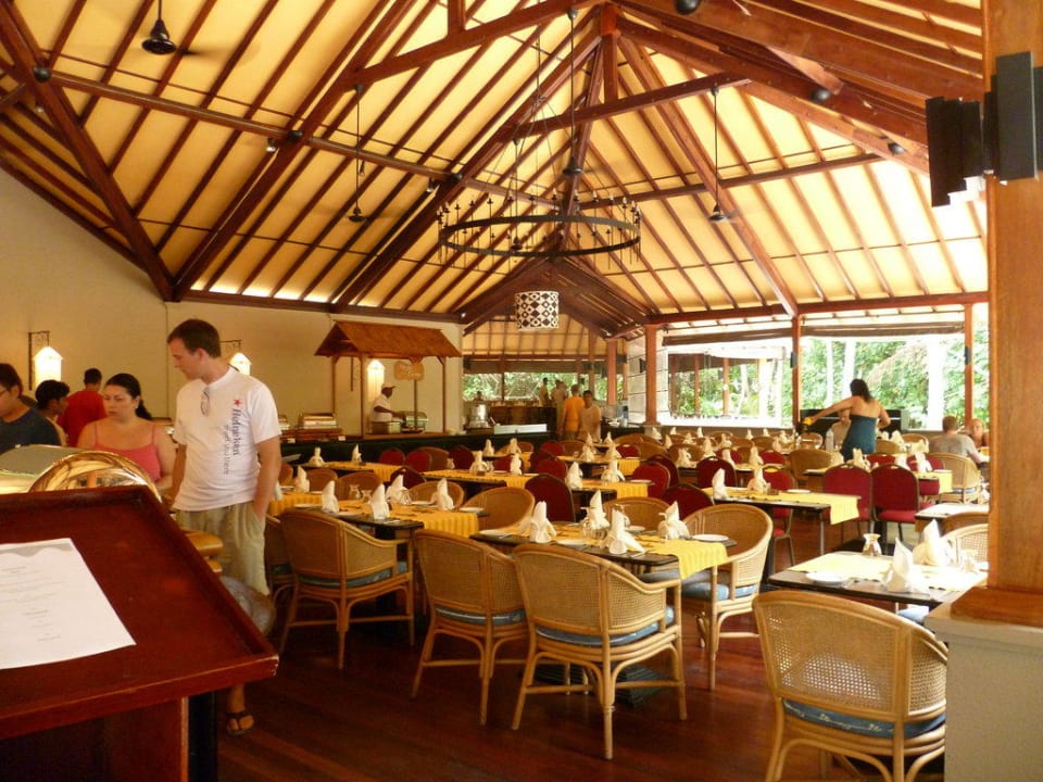Main-Restaurant Adaaran Select Meedhupparu Island Resort - Premium All Inclusive