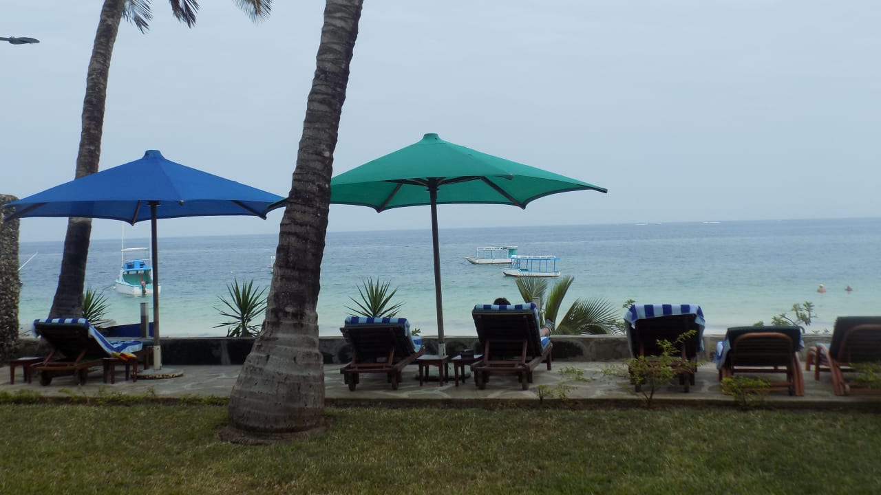 Strand Travellers Beach Hotel & Club