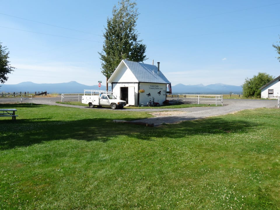 Hof und Scheune Crater Lake Country Suites