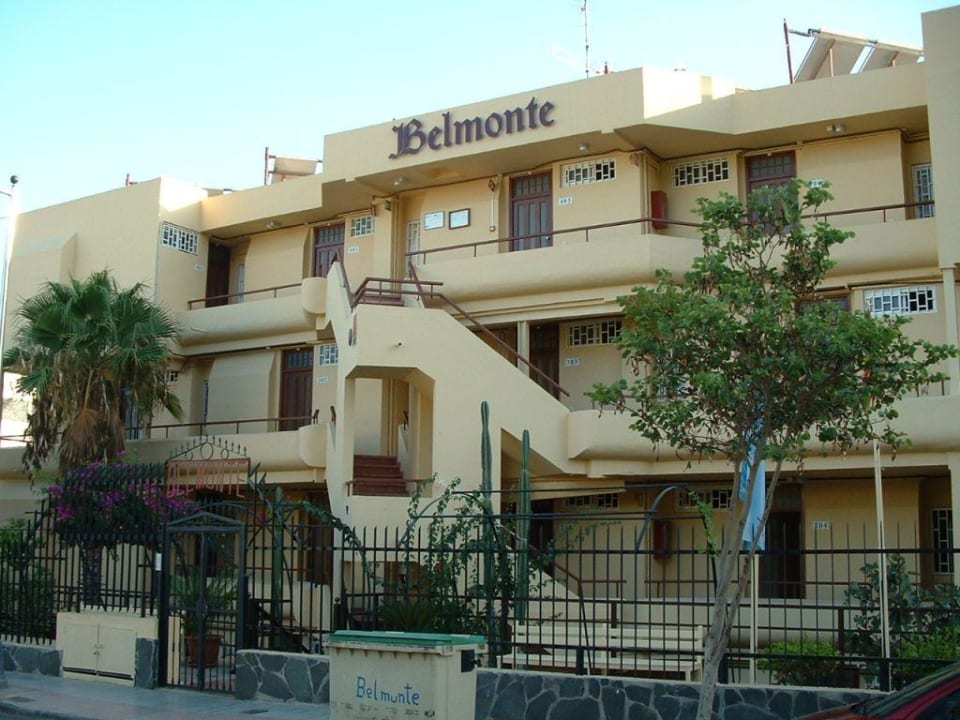 Blick auf den Eingang Apartamentos Belmonte