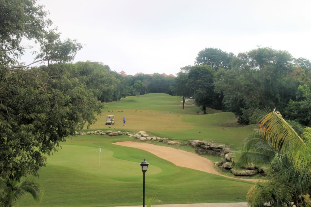 Golfplatz gegenüber des Hotels Sandos Playacar Select Club Adults only - All Inclusive