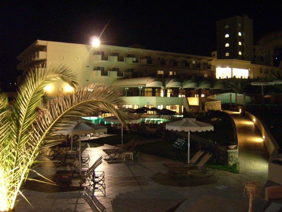 Haupthaus bei Nacht Lindos Royal Resort