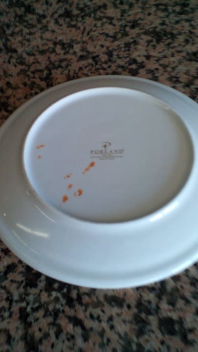 DRECKIGE Teller Hotel Seker Resort