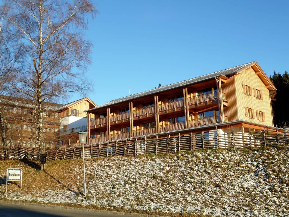 Neubau - Ansicht vom Parkplatz Naturhotel Bauernhofer