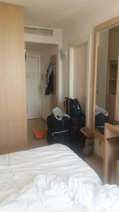 Durchgangstür zum Nachbar. allsun Hotel Eden Alcudia