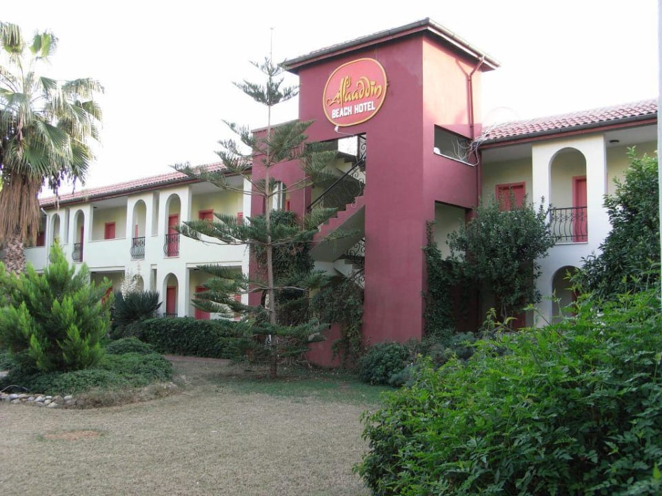 Hauptansicht des Hotels von vorne Alaaddin Beach - Adults only