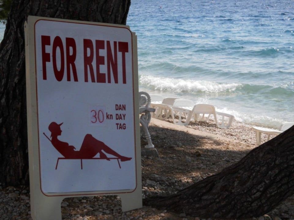 Am Strand kosten die Liegen 30 Kuna Bluesun Hotel Neptun