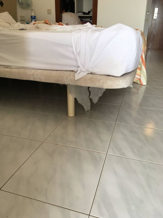 Unter dem Bett SBH Hotel Taro Beach