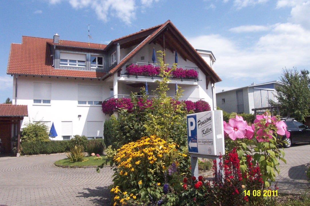 Hoteleigener Parkplatz Pension Keller