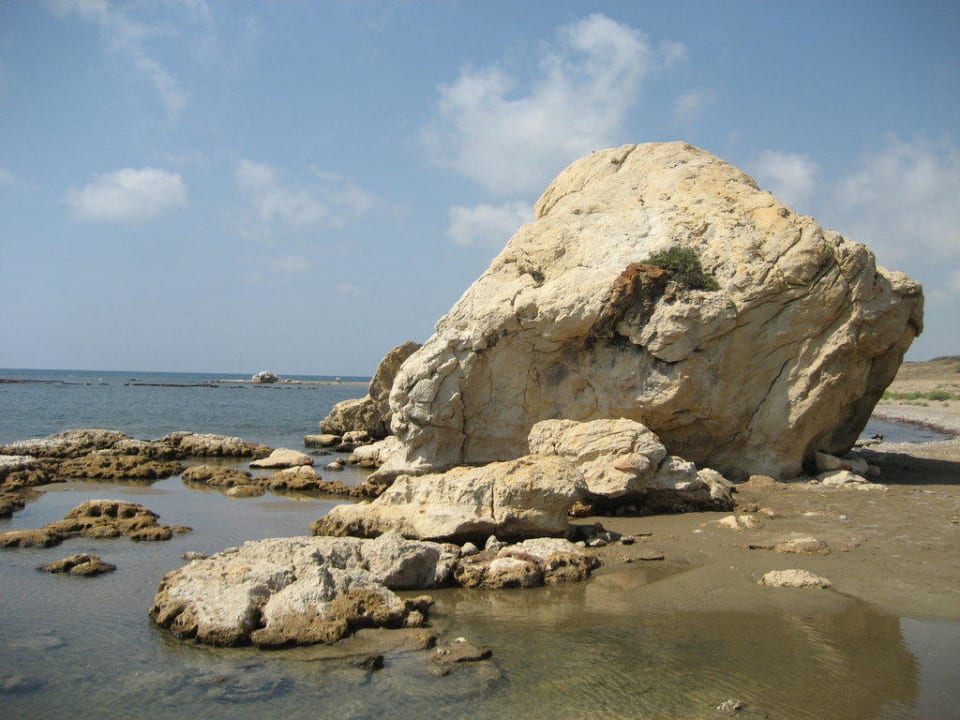 Hinten bei den Felsen Trendy Aspendos Beach Hotel