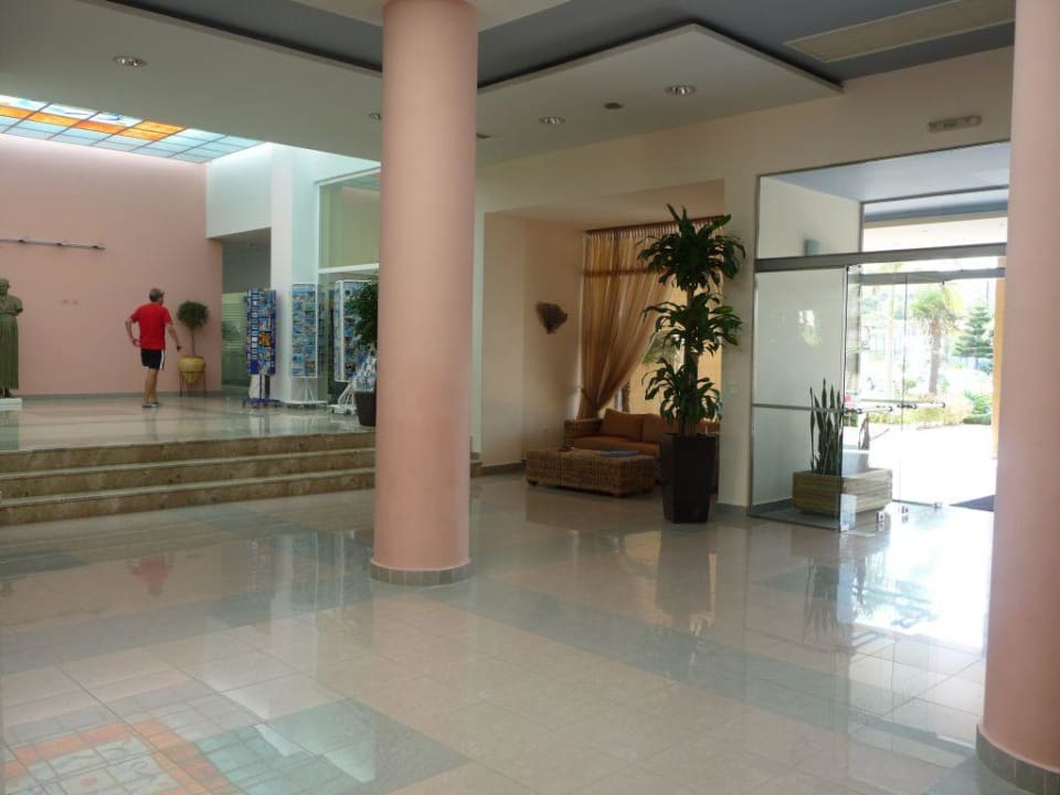 Der Eingangsbereich Hotel Horizon Beach Resort
