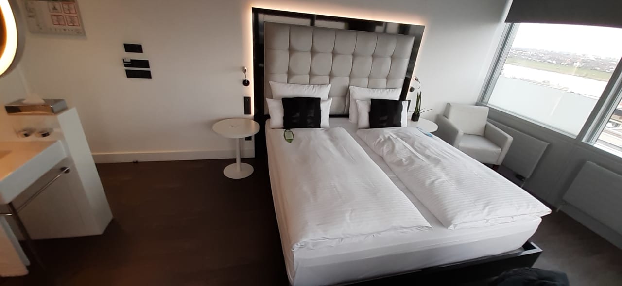 Zimmer INNSiDE by Meliá Düsseldorf Hafen
