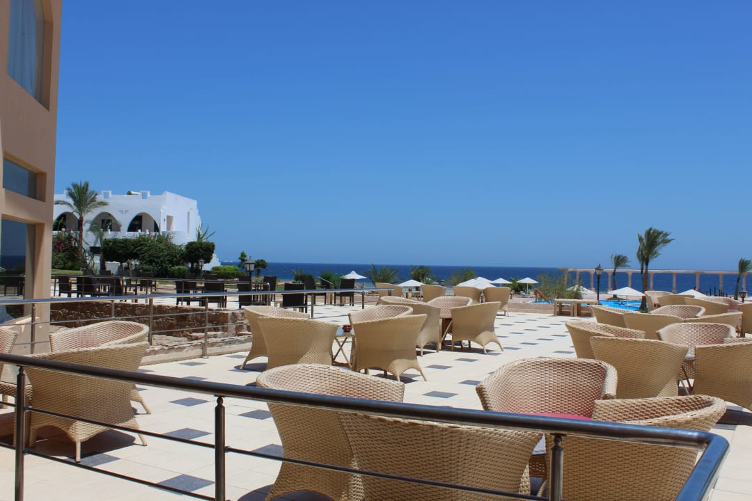 Sonnenterasse. Three Corners Equinox Beach Resort