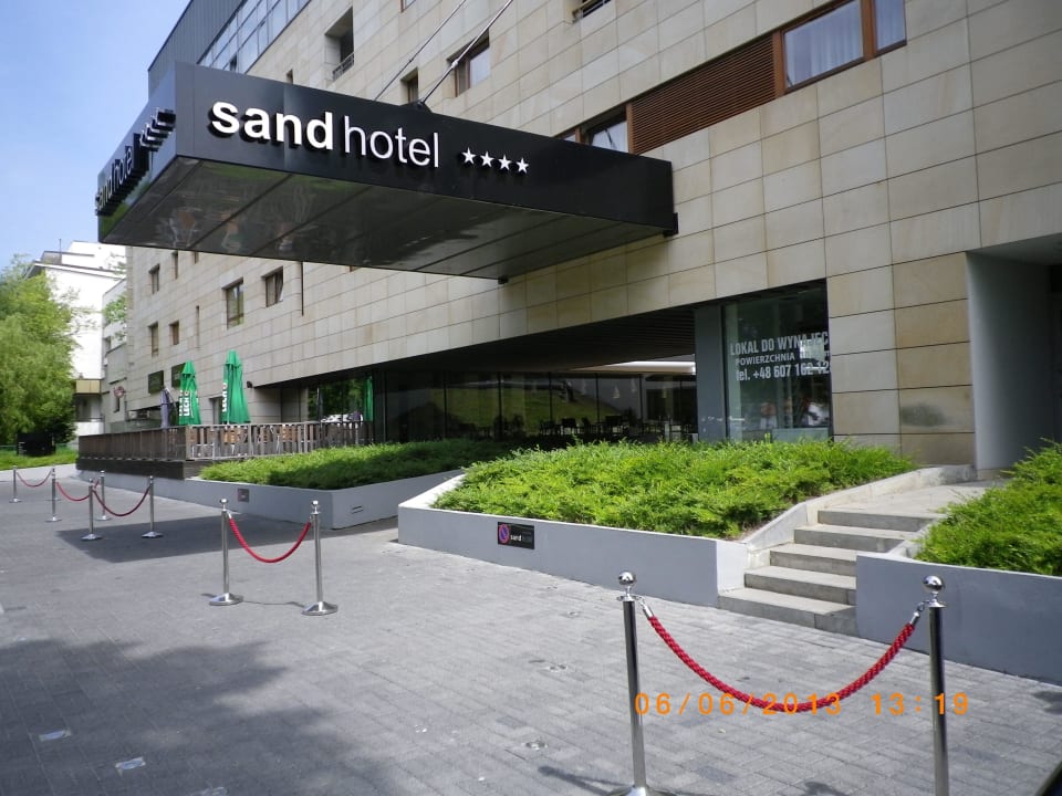 Vorderansicht / Eingang, u.Li.Restaurant Royal Tulip Sand