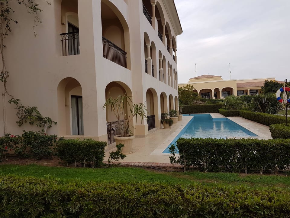 Baseny przy apartamentach JAZ Aquamarine Resort