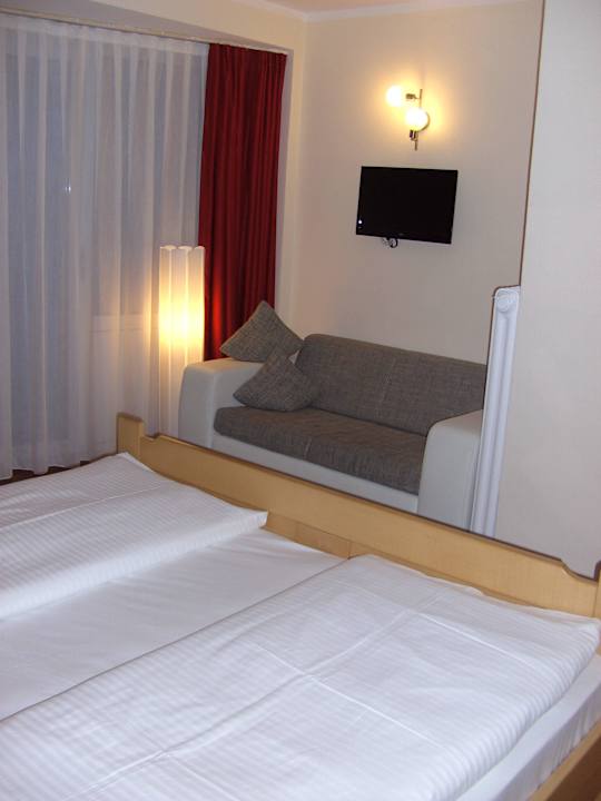 Zweibettsimmer mit Sofa Hotel Atlas Sport