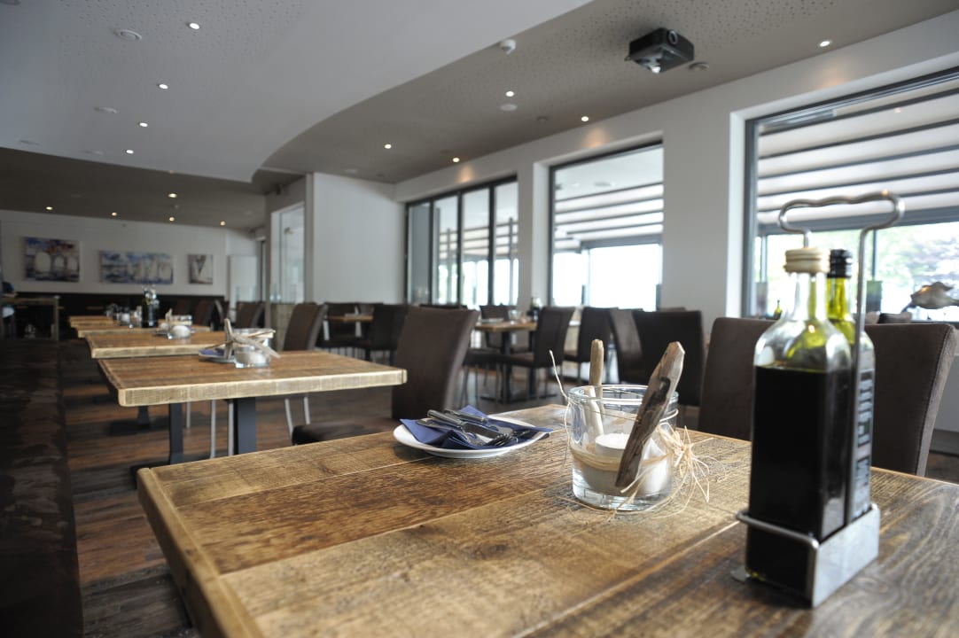 Genießen Sie leichte, internationale Gerichte Acqua Strande Yachthotel