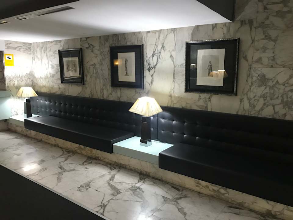Lobby DFlat Escultor Madrid Apartments